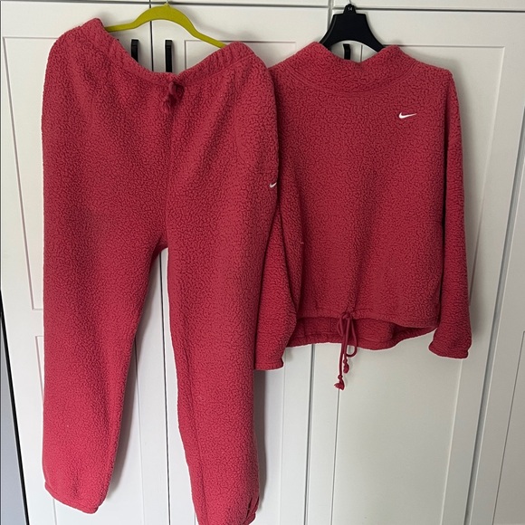 Nike Fuzzy Pink Fleece Set - Picture 1 of 6
